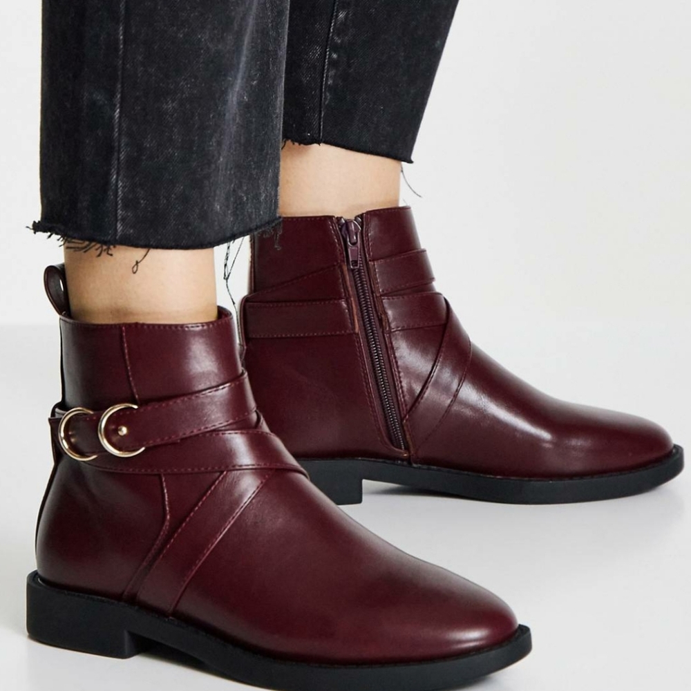 NWT Abby burgundy flat boot with buckle size 8